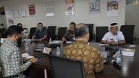Untuk memastikan penanganan dan pembersihan ceceran minyak di pesisir Lampung Timur berjalan dengan baik sesuai prosedur, Bupati Lampung Timur adakan pertemuan dengan pimpinan PHE OSES, pada Rabu (20/7/2022) di Jakarta.