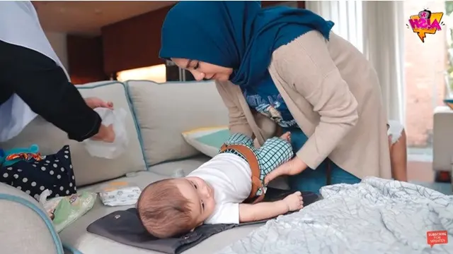 7 Momen Seru Irish Bella dan Ammar Zoni Saat Asuh Anak Kembar Syahnaz