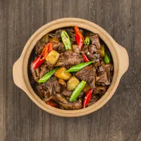 Ilustrasi oseng daging ayam kecap/copyright freepik.com/dashu83