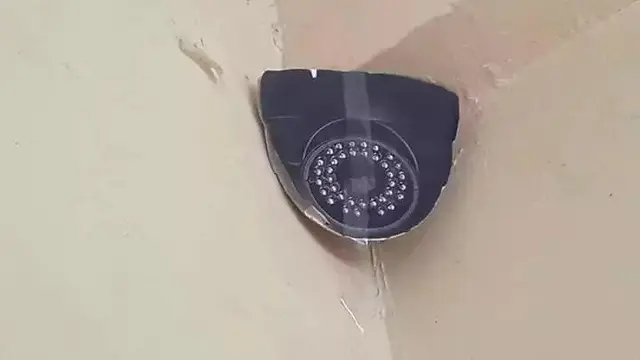 6 CCTV Tipuan Untuk Takuti Maling Ini Nyeleneh Banget, Kocak
