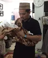 Berita duka datang dari pasangan Indra Bekti dan Aldila Jelita atas meninggalnya anak ke-3 mereka, Kenward Athar Indrabekti. Siapa sangka, Athar meninggal beberapa menit setelah dilahirkan sang ibu. (Rivan Yuristiawan/Bintang.com)