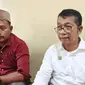 Korban aksi koboi oknum pegawai Pengadilan Depok, Rastono (baju merah) saat mendatangi Sekretariat IJTI-Pokja Wartawan Kota Depok, Pancoran Mas, Depok. (Liputan6.com/Dicky Agung Prihanto)