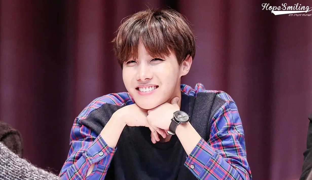 Pada 2009, J-Hope BTS melamar ke JYP Entertainment tapi ditolak. Ia tetap berusaha keras dan diterima oleh Big Hit Entertainment. (Foto: koreaboo.com)