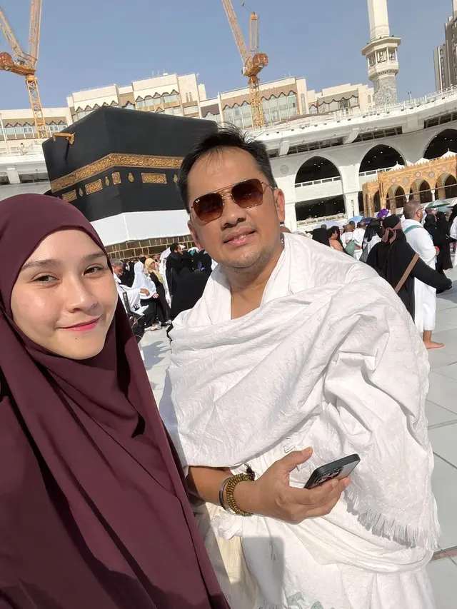 Zaskia Adya Mecca dan Hanung Bramantyo