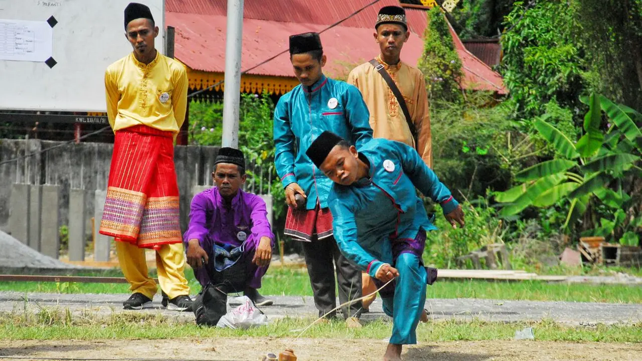 Membuka Pagi dengan Menonton Adu Tangkas Gasing Pemuda Riau 