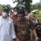 Menteri PMK, Muhadjir Effendy ketika berkunjung ke lokasi terdampak gempa Pasaman Barat, Kamis (3/3/2022). (Liputan6.com/ Novia Harlina).