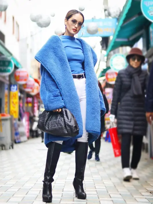 <p>Saat berlibur di Korea Selatan.</p>