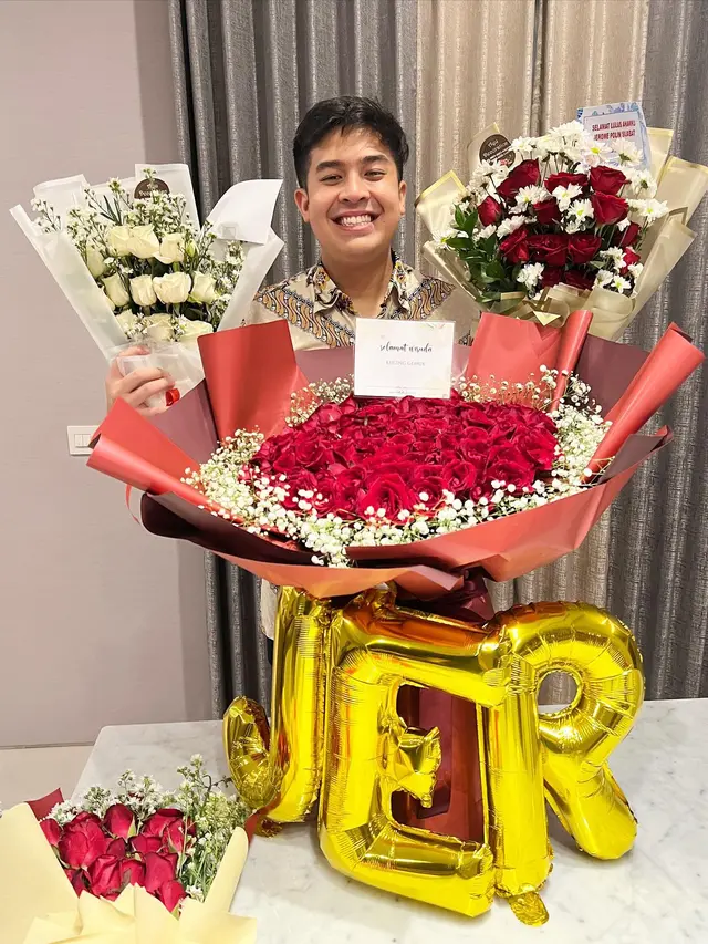 Dapat Kejutan, Ini 7 Potret Jerome Polin Usai Jalani Sidang Skripsi