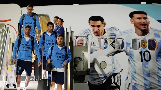 Jelang Piala Dunia 2022, Lionel Messi Bersama Timnas Argentina Tiba di Qatar