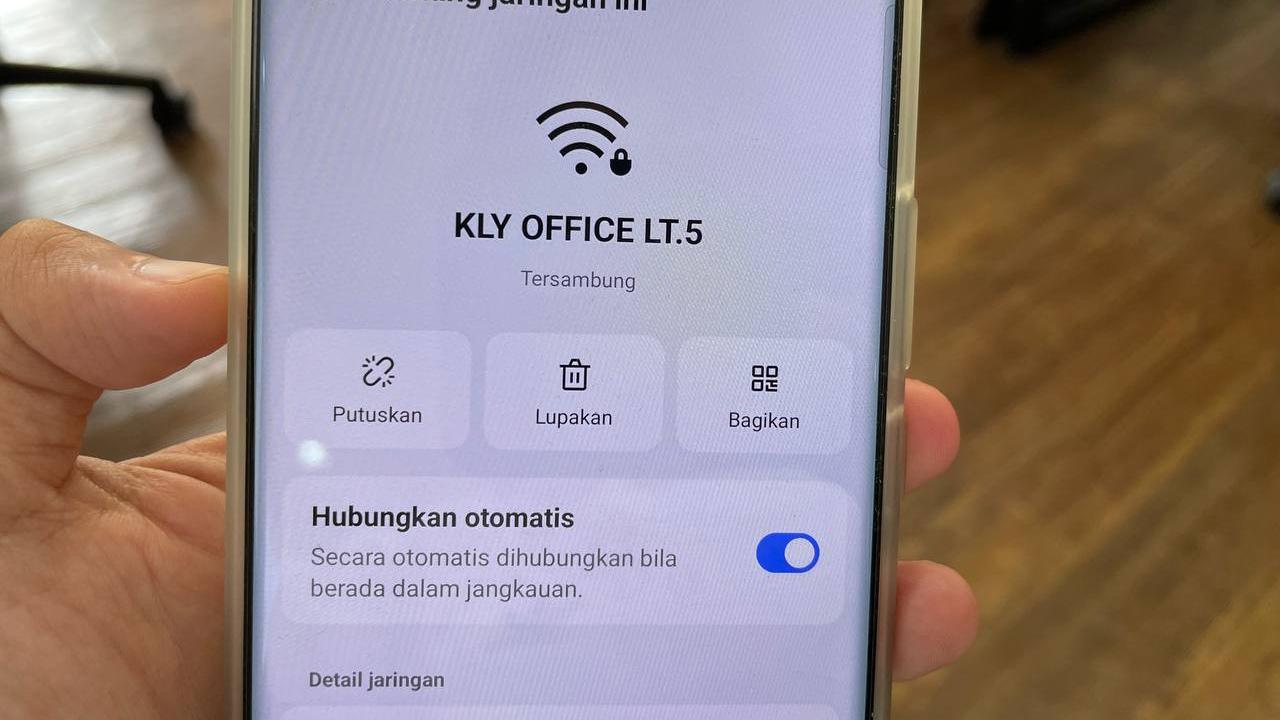 Cara berbagi password WiFi di Android