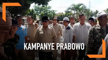 Kampanye ke Situbondo Jawa Timur Capres nomor urut 02 berziarah ke makam Pahlawan Nasional KHR As'ad Syamsul Arifin. Prabowo juga berdialog dengan sejumlah ulama Sitobondo