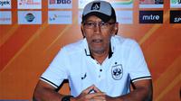 Pelatih PSIS Semarang, Bambang Nurdiansyah. (Bola.com/Iwan Setiawan).