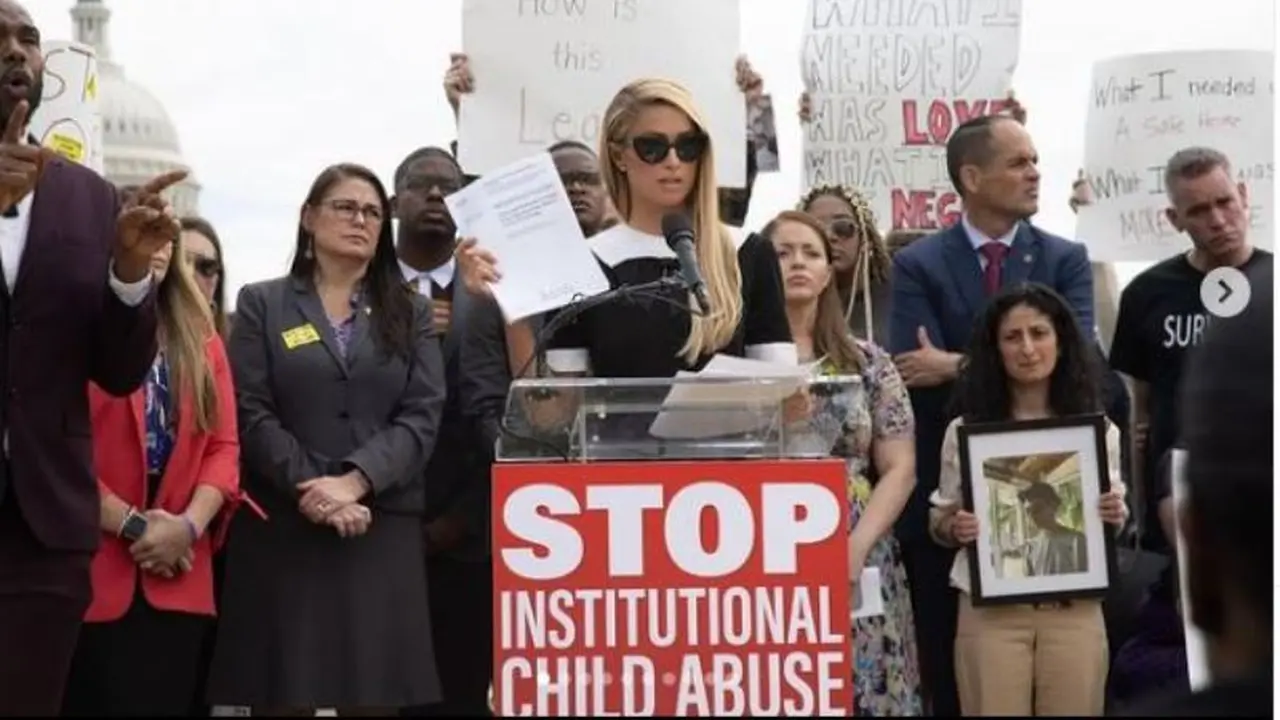 Paris Hilton Ungkap Pernah Alami Pelecehan Seksual Saat Sekolah di Asrama