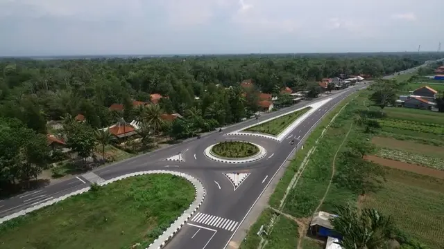 Jalan Lintas Selatan Selatan (JLSS) ruas Kebumen. (Foto: Liputan6.com/Muhamad Ridlo)