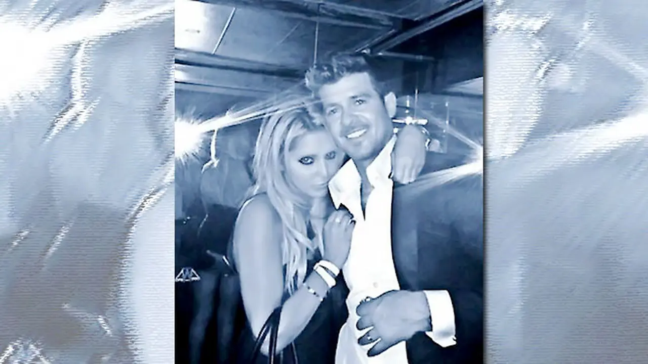 robin-thicke-130830b.jpg
