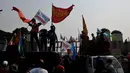 Massa berasal dari buruh, mahasiswa, dan beberapa perwakilan kepala daerah dan bupati dari beberapa daerah tersebut menyatakan penolakannya terhadap pengesahan RUU Pilkada, Jakarta, (25/9/14). (Liputan6.com/Johan Tallo)