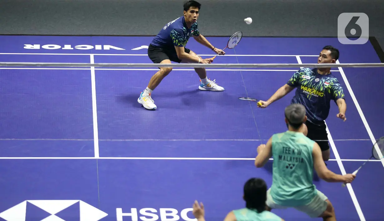 Bertanding di depan pendukung sendiri, Sabar Karyaman Gutama/Moh Reza Pahlevi Isfahani berhasil memastikan satu tempat di final Indonesia Open 2025. (Liputan6.com/Helmi Fithriansyah)