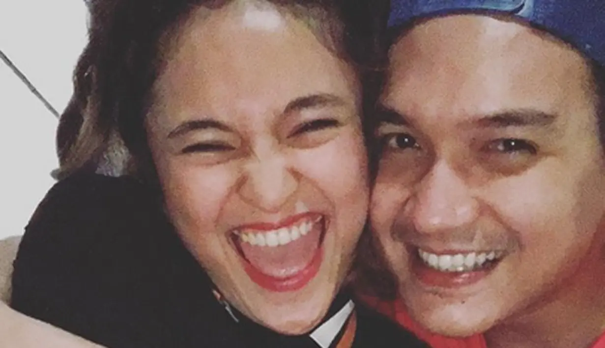 "..Jelasin pleaseeeee jgn ngumpet mulu di mobil alphard lo yang gak ada bensinnya dan apartment lo yg gak bisa bayar Listrik maintenancenya. (Ujung ujungnya jg gw yang bayar).." Tulisnya. (Instagram/marshanda99)