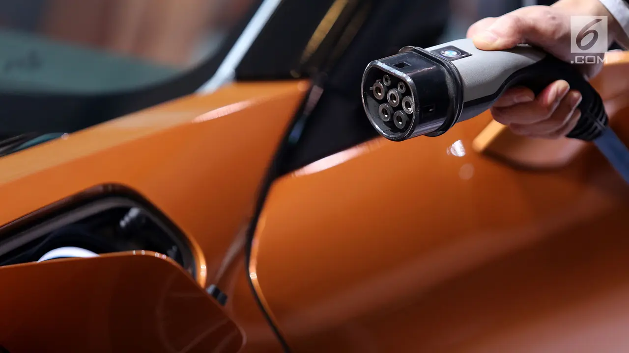 mobil BMW i8 Roadster