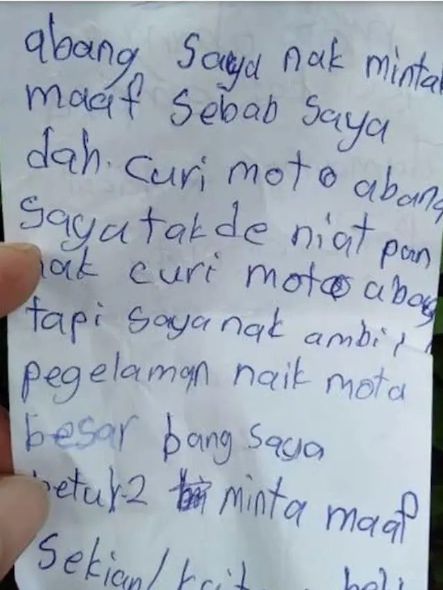 pencuri kembalikan motor curiannya (foto: World of Buzz/ Facebook Syafiq Jafri)