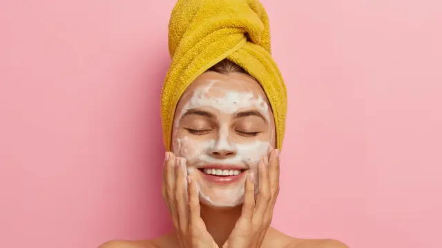 Ilustrasi mencuci muka