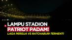Berita Video momen lampu Stadion Patriot Candrabaga padam, duel antara Persija Jakarta vs Ratchaburi FC terpaksa dihentikan.