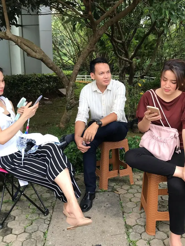 6 Potret Kebersamaan Rosiana Dewi dengan Pemain Suci dalam Cinta, Kompak Banget