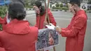 Aktivis melakukan happening art di kawasan Patung Kuda, Jakarta, Selasa (15/12/10). Aksi ini merefleksikan potret Indonesia di tahun 2020 #bersikanIndonesia, di tahun kelam bagi demokrasi yang dipertontonkan di ruang publik seperti korupsi, dikeberinya fungsi KPK. (Liputan6.com/Faizal Fanani)
