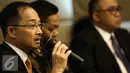 Wiroyo Karsono memberikan paparan saat mengikuti preskon grand launching di Jakarta, Minggu (12/2). Mulai 12 Februari 2017, seluruh usaha asuransi (penjualan polis baru) dialihkan kepada PT. Asuransi Jiwa Bumiputera. (Liputan6.com/Faizal Fanani)