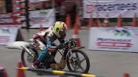 Para dragster saat mengikuti di ajang Pertamax Motorsport Drag Bike Championship 2017 putaran satu yang digelar di Sirkuit Area Terpadu Pemerintah Kabupaten Boyolali, Jawa tengah akhir pekan kemarin.