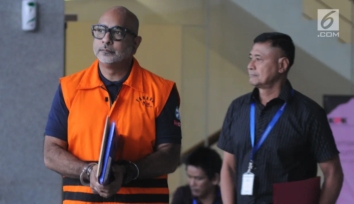 Alexander Muskitta usai menjalani pemeriksaan lanjutan di Gedung KPK, Jakarta, Selasa (21/5/2019). Alexander diperiksa terkait  suap dari kedua perusahaan yang ditunjuk sebagai penggarap dua proyek di Krakatau Steel dengan total nilai Rp 24 miliar dan Rp 2,4 miliar. (merdeka.com/Dwi Narwoko)