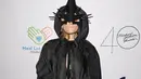 <p>Paris Jackson menghadiri Pesta Halloween "Thriller Night" yang diselenggarakan oleh Prince Michael Jackson di Jackson Family Home, Encino, California, Amerika Serikat, 28 Oktober 2022. Kostum Paris terdiri dari jubah hitam compang-camping yang menutupi bra dua potong beludru hitam dan celana pendek dengan celana ketat hitam. (Kevin Winter/Getty Images/AFP)</p>