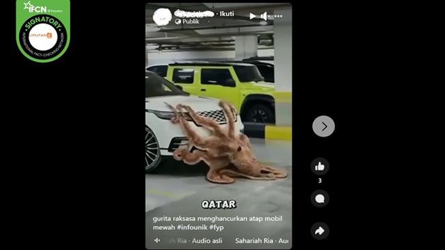 Gambar tangkapan layar video yang diklaim gurita raksasa menghancurkan atap mobil mewah di sebuah parkiran mal di Qatar. (sumber: Facebook)