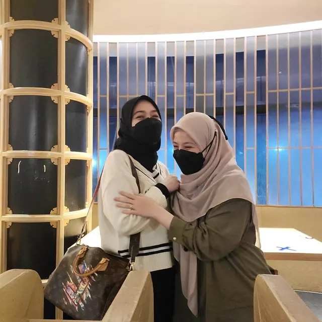 Lama Tak Jumpa, Ini 6 Momen Temu Kangen Natasha Rizky dan Dian Ayu
