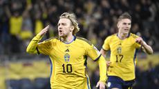Gelandang Swedia Emil Forsberg berselebrasi setelah mencetak gol ke gawang Azerbaijan pada pertandingan kualifikasi grup F UEFA Euro 2024 di Friends Arena di Solna, di luar Stockholm, Selasa, 28 Maret 2023. (AFP/Fredrik Sandberg)
