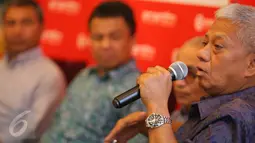 Mantan Kepala Densus 88 Polri, Irjen Purnawirawan Bekto Suprapto saat menjadi pembicara dalam diskusi bertajuk "Mengapa Teror Jakarta Tak Mampu Meneror Kita?" di Jakarta, Sabtu (15/1). (Liputan6.com/Faizal Fanani)