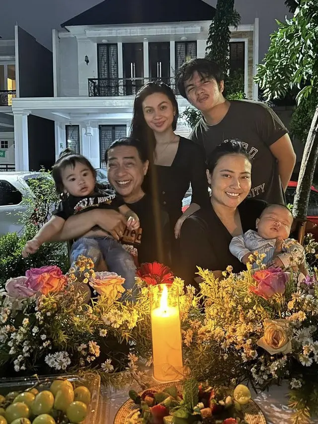 Penampilan Busana Sederhana Ariel Tatum Bersama Keluarga, credit: Rico Murry (@ricomurry)