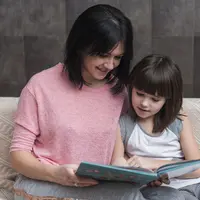 Perkenalkan mengenai dongeng legendaris yang sudah turun temurun untuk diketahui anak. (Foto: Freepik/ freepik)