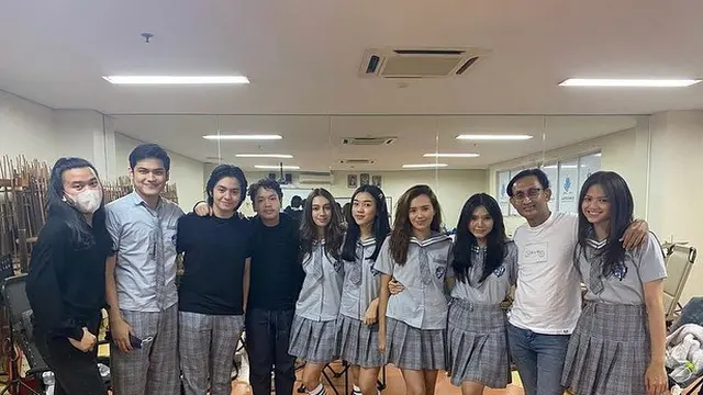 Syuting Serial Antares Berakhir, Ini 6 Momen Kebersamaan Para Pemain di Balik Layar