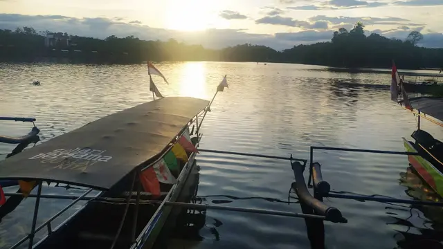 Dengan pemandangan alam yang ciamik, kawasan wisata alam Situ Gede, Kota Tasikmalaya, memberkan sejumlah keindahan saat menikati liburan di sana.