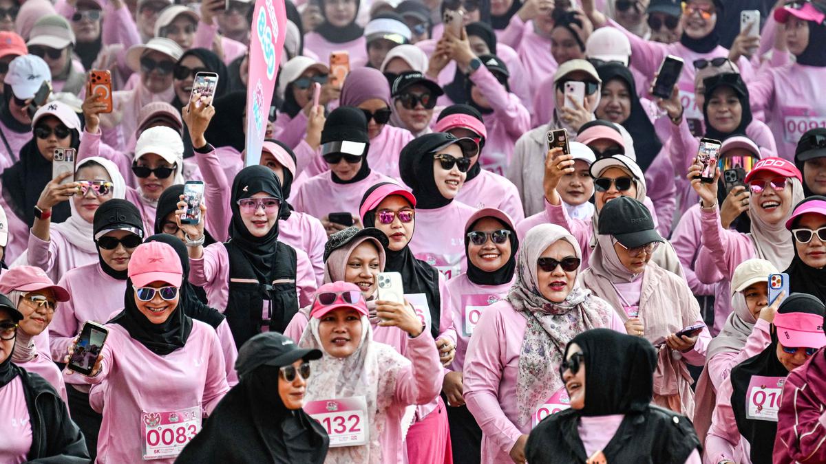 Keseruan Ajang Lari Santai Khusus Perempuan di Stadion Harapan Bangsa Banda Aceh