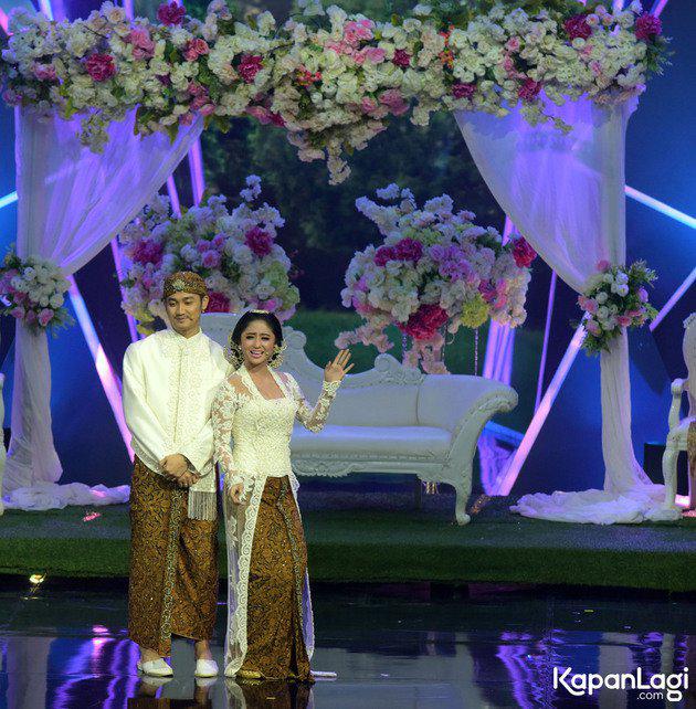 Pernikahan Dewi dan Angga/copyright kapanlagi.com