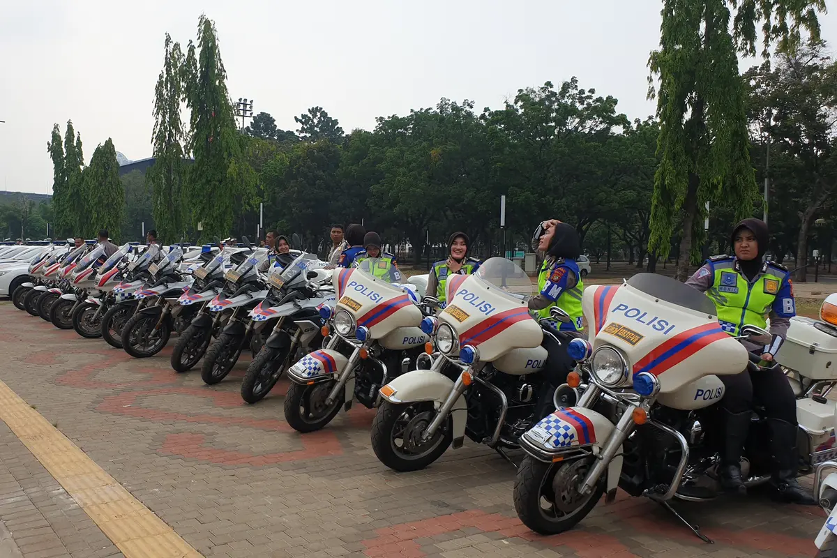 Barisan motor Patwal dari Korlantas Mabes Polri saat  apel pengecekan seluruh kendaraan fasilitas pengamanan Hari Raya Natal dan Tahun Baru 2019 di Gelora Bung Karno (SUGBK), Jakarta. (Liputan6.com/Nanda Perdana Putra)