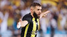Pemain Al Ittihad, Karim Benzema, melakukan selebrasi setelah mencetak gol ke gawang Al Riyadh pada laga pekan ketiga Liga Arab Saudi di Prince Faisal bin Fahd Stadium, Riyadh, Jumat (25/8/2023). Pemain asal Prancis ini akhirnya mencetak gol untuk Al Ittihad di Liga Arab Saudi musim ini. (AFP/Fayez Nureldine)