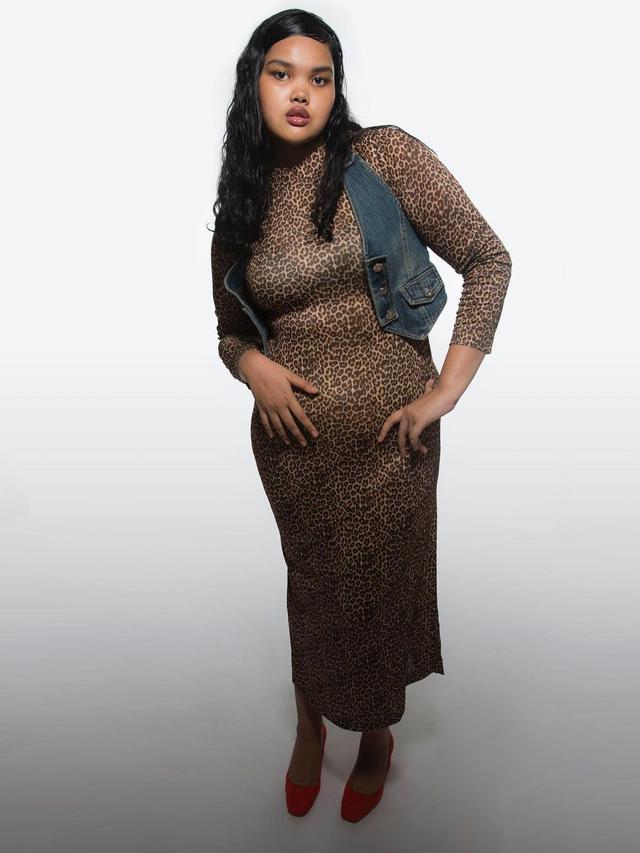 7 Potret Shahnaz Indira, Model Asal Indonesia yang Debut di London Fashion Week 2023