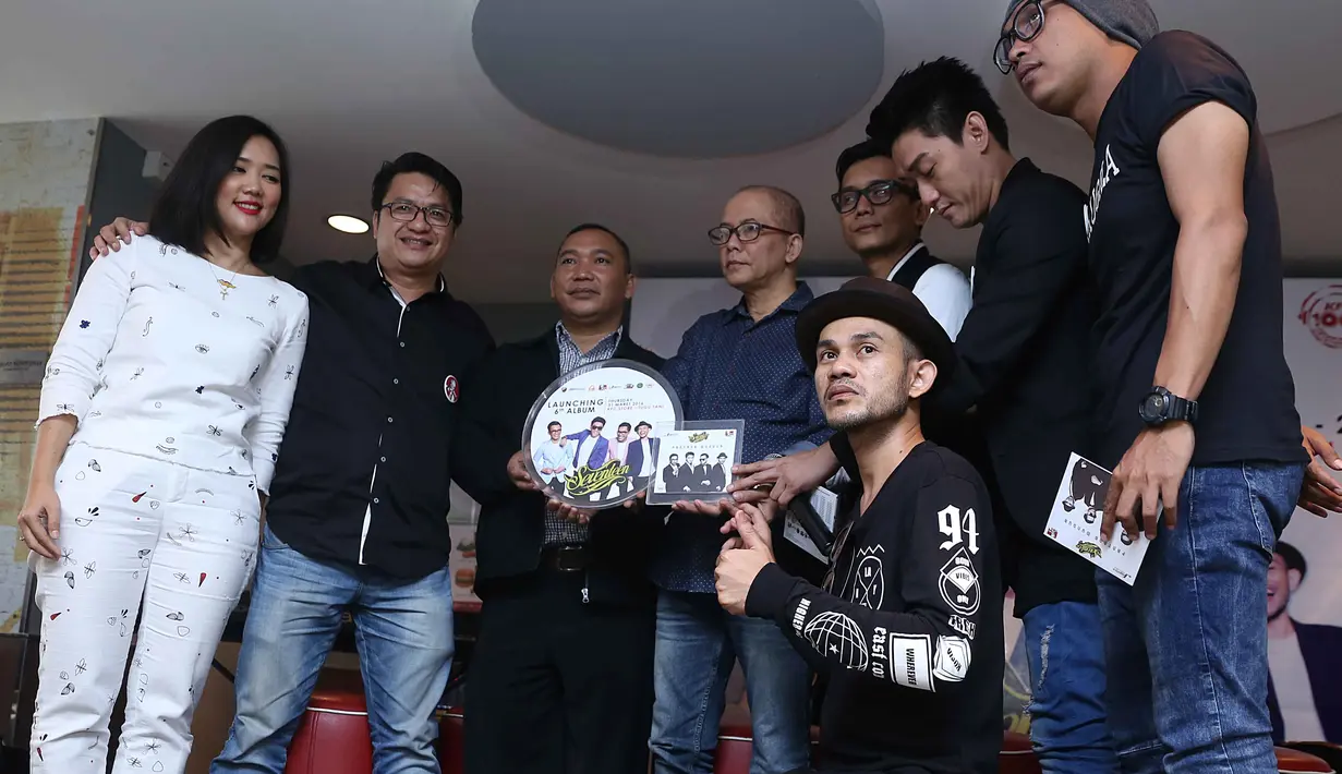 Sebanyak 13 lagu disuguhkan kepada para penggemar setianya Seventeen dan pecinta musik Tanah Air. (Nurwahyunan/Bintang.com)