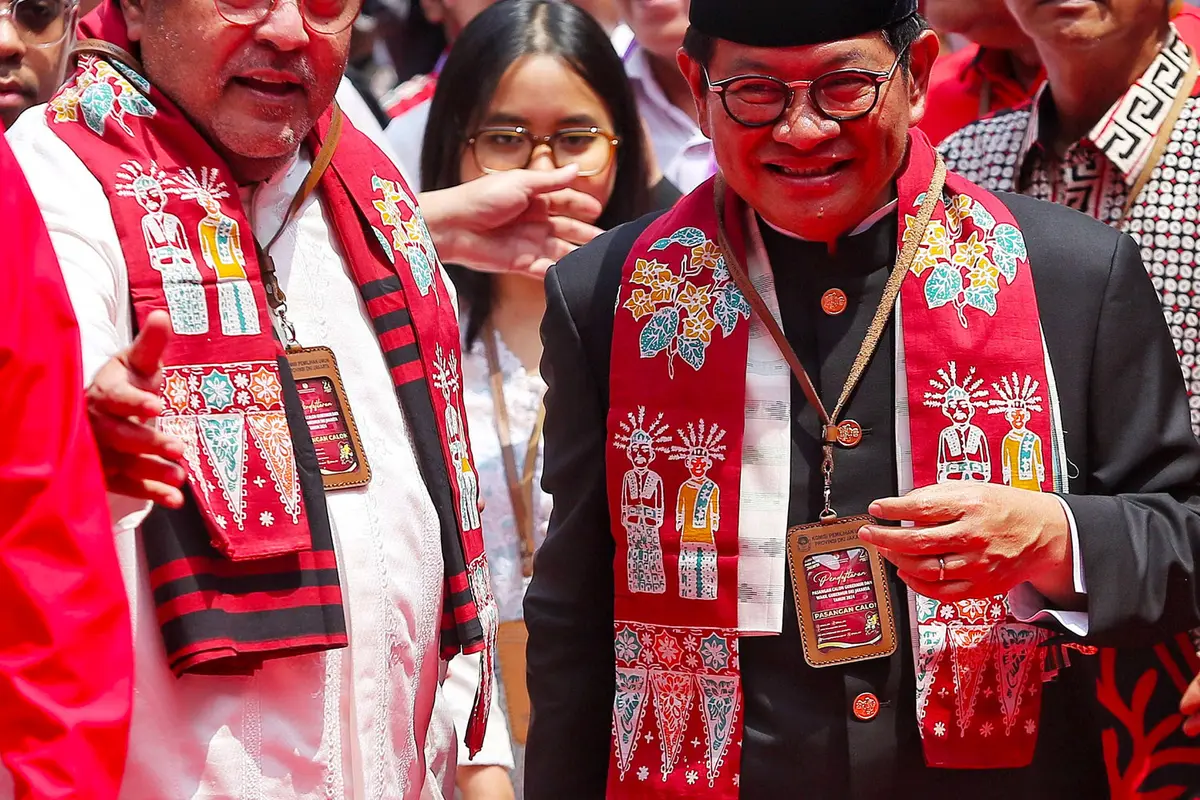 Kenakan Pakaian Khas Betawi, Pramono Anung dan Rano Karno Daftar Pilgub Jakarta