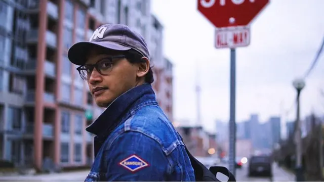 Jadi Steve Versi Terbaru Blue's Clues, Ini 6 Potret Tampannya Josh Dela Cruz