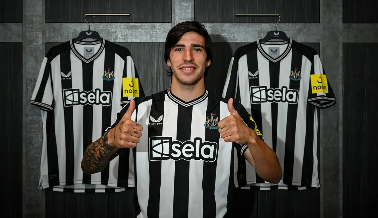 Sandro Tonali didatangkan Newcastle United dari AC Milan dengan nilai transfer 64 juta Euro atau setara Rp1,08 triliun dengan durasi kontrak selama 5 tahun hingga 30 Juni 2028. (nufc.co.uk)