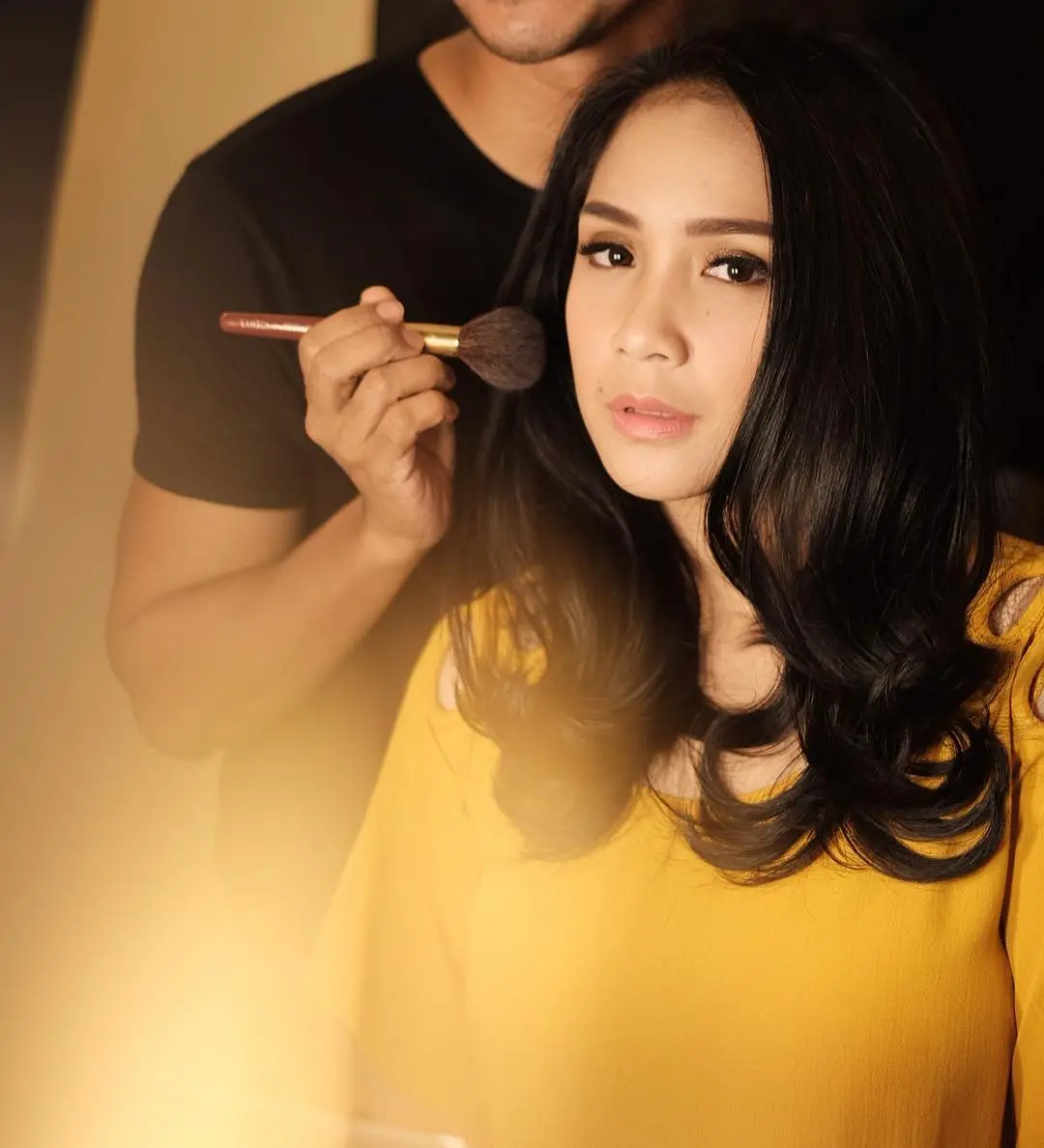 Wajah Nagita Slavina terlihat tambah cantik saat dimakeup. (foto: instagram.com/bubahalfian)